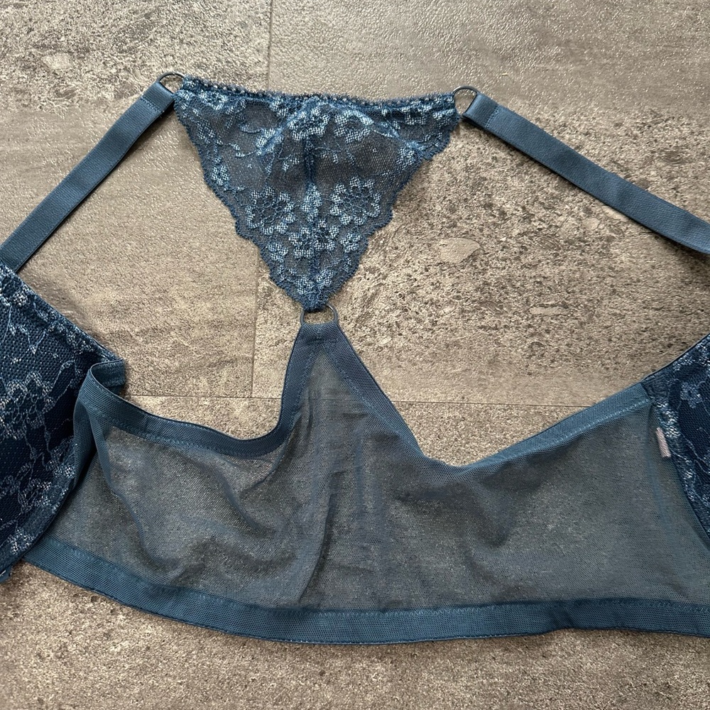 Victoria’s Secret Sexy Tee Posey Lace Lightly Lined Demi Bra, unlike new shape! - Picture 3 of 4